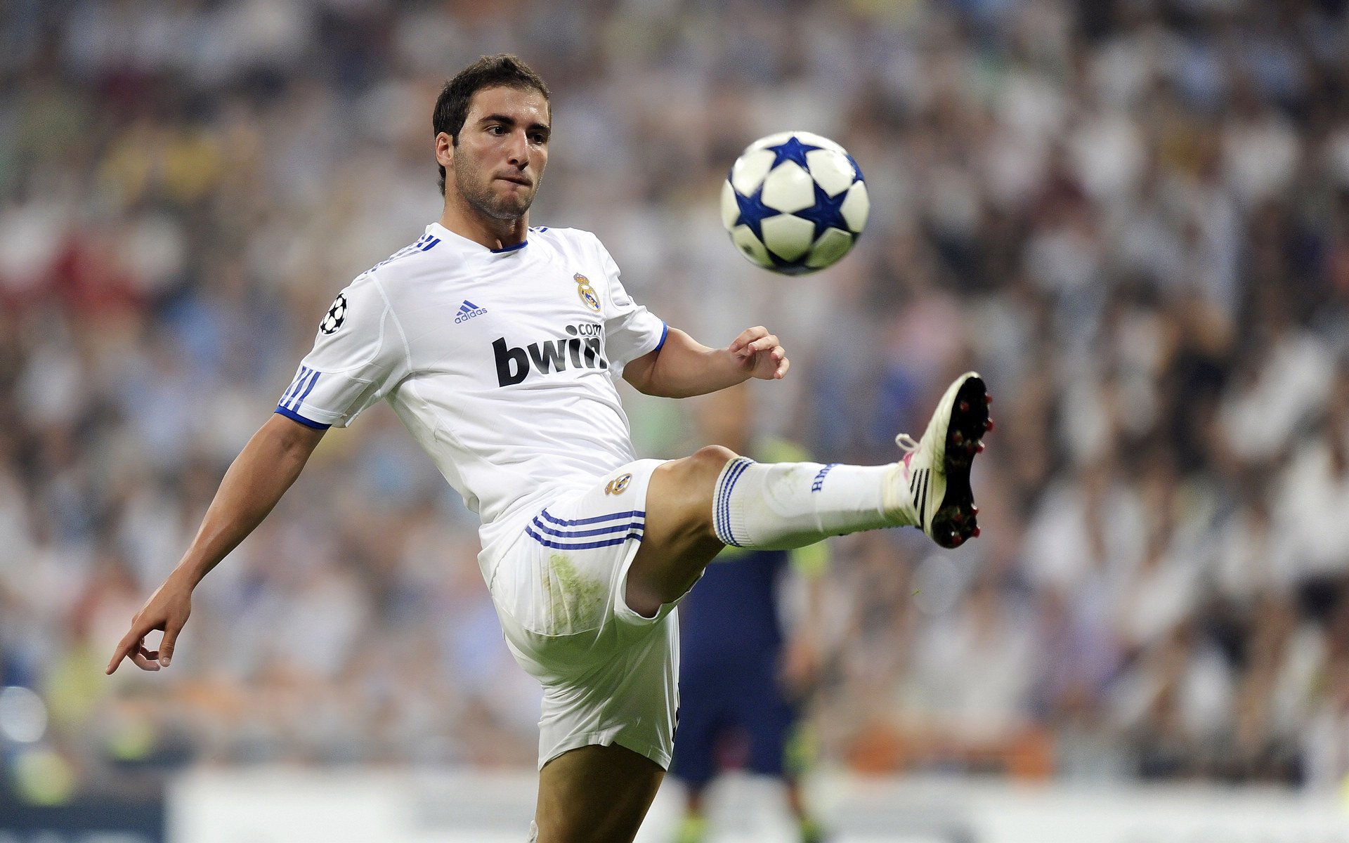 英超俱乐部探索 Netflix 模式直播以突破传统电视收入瓶颈，英超网络直播平台